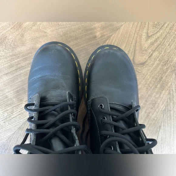 DR. MARTENS 11821 Original Boots - Picture 8 of 9